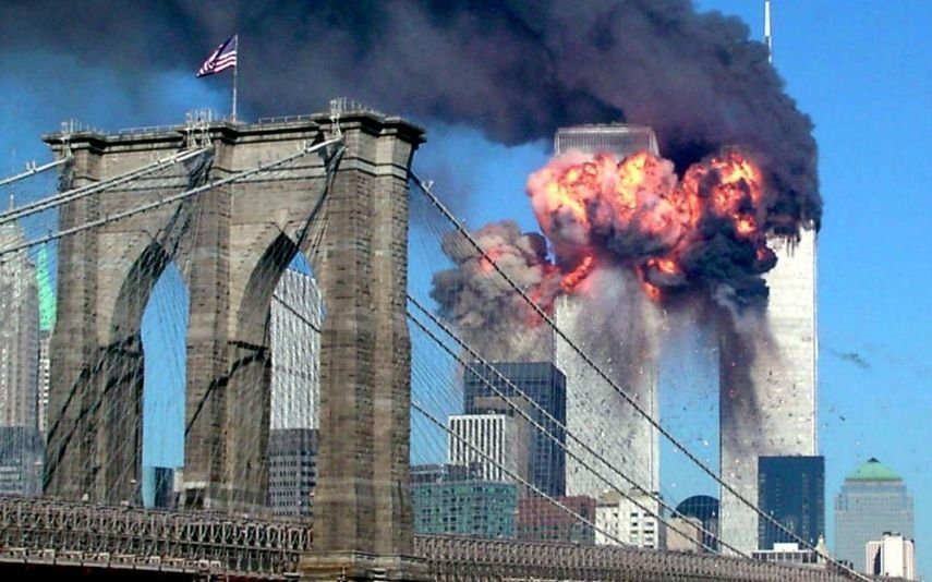 O ataque terrorista às Torres Gémeas aconteceu há 21 anos. Conheças as teorias da conspiração associadas ao 11 de setembro.