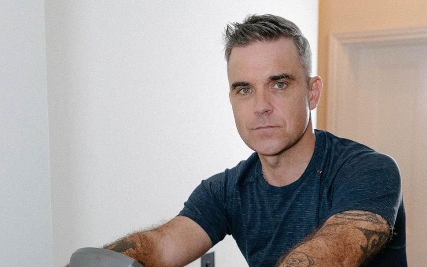 À margem do lançamento do seu novo álbum, Robbie Williams falou sobre nudismo e fez uma revelação insólita sobre o seu órgão genital.