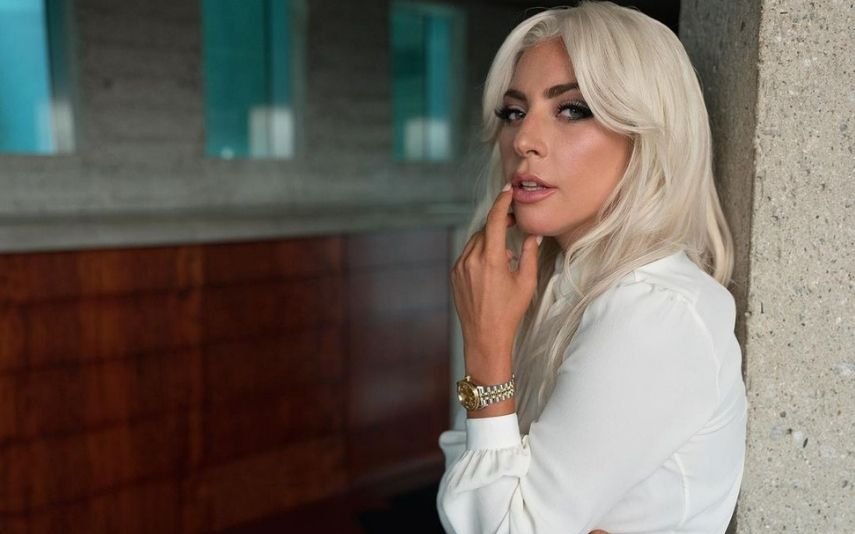 Fotos de Lady Gaga sem maquilhagem dividem fãs