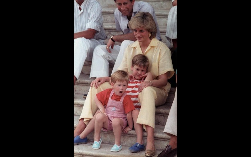 A princesa Diana e os filhos William e Harry