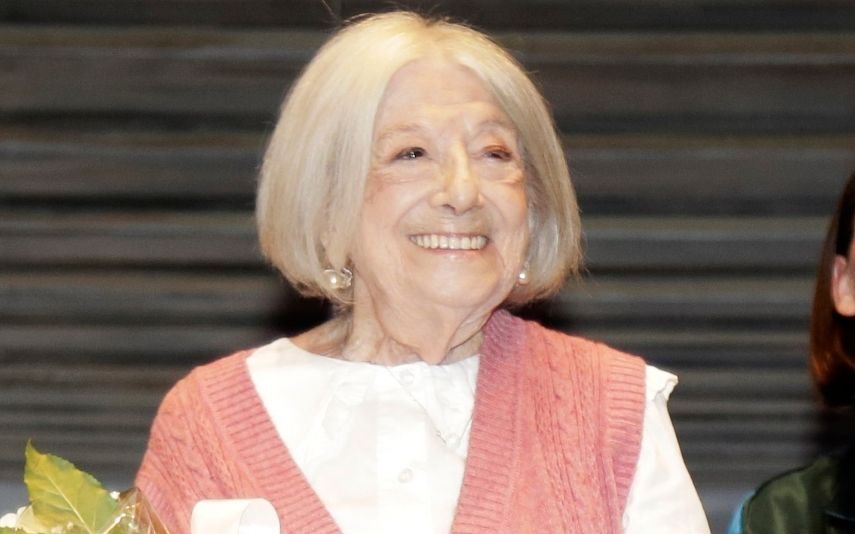 Eunice Muñoz morreu esta sexta-feira, 15 de abril. A consagrada atriz dedicou 80 anos aos palcos e tem uma história de vida inspiradora.