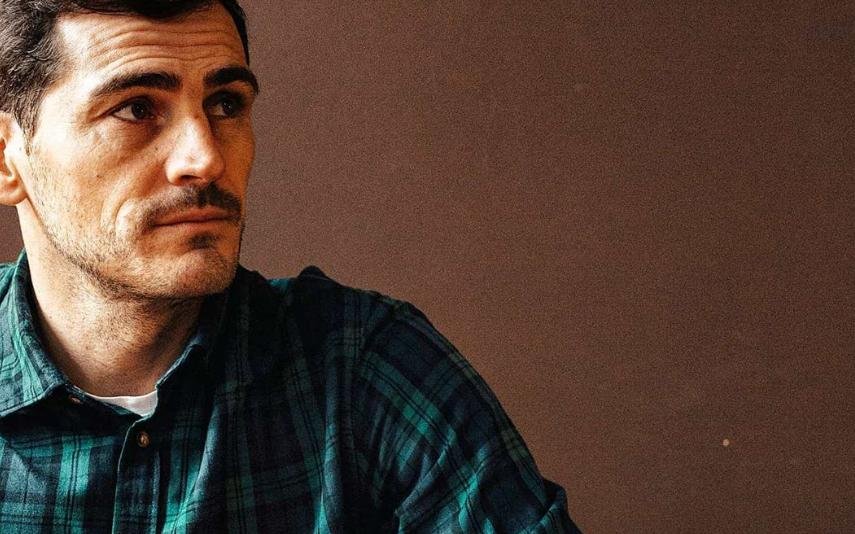 Iker Casillas está a dar muito que falar com uma publicação que fez no Twitter: “Espero que me respeitem: sou gay. Feliz domingo”.