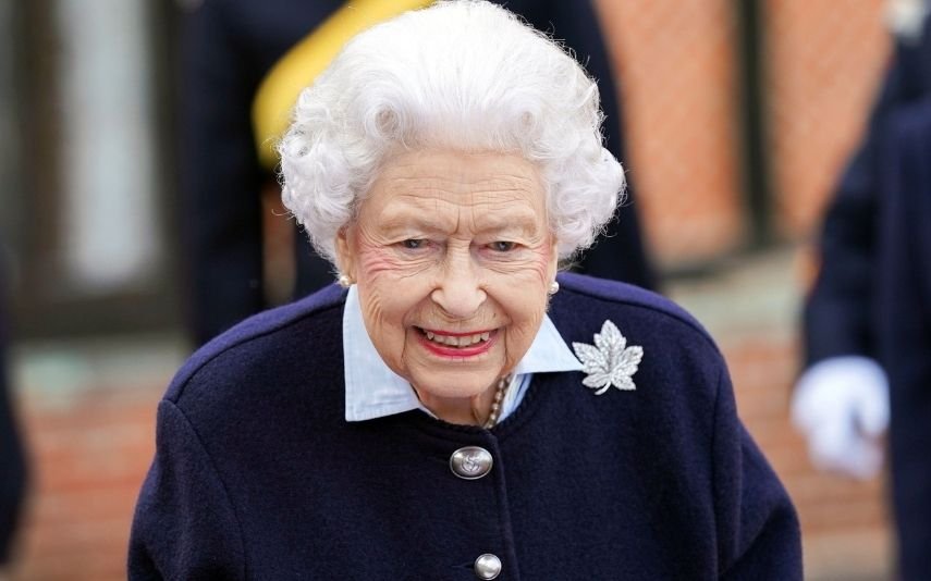 O corpo da rainha Isabel II está neste domingo, 11 de setembro, em cortejo fúnebre pela Escócia. O funeral da monarca decorre dia 19.