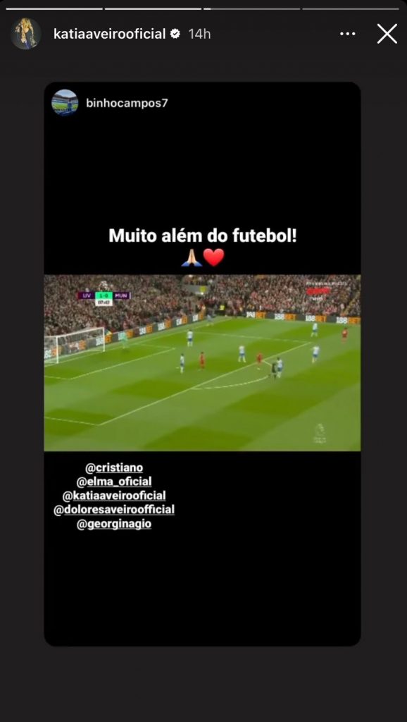 Cristiano Ronaldo foi aplaudido de pé pelos adeptos do Manchester United e do Liverpool ao minuto 7 do jogo em Anfield. Veja o vídeo arrepiante!