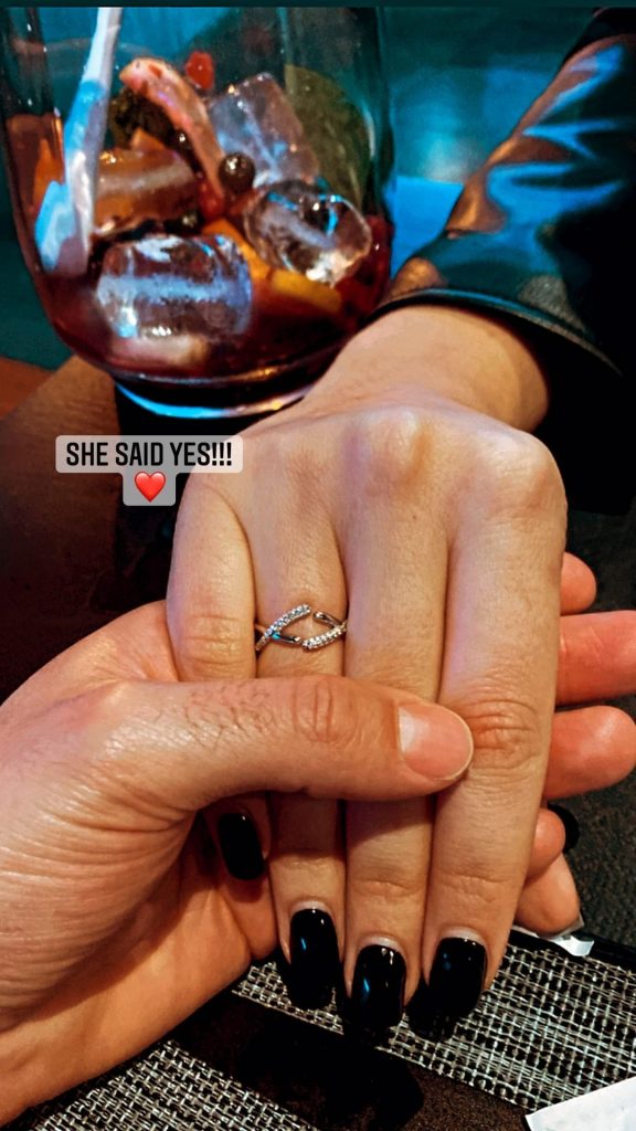 Bruno Savate está noivo! A novidade foi dada pelo ex-concorrente do Big Brother, através de uma foto em que mostra o anel de noivado que ofereceu à namorada mistério.