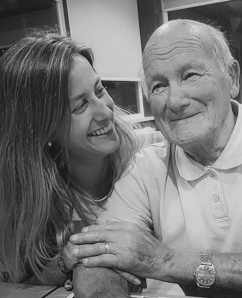 Eliana Voigt chora a morte do avô: "perdi grande parte de mim"