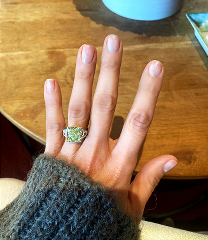 O anel de noivado de Jennifer Lopez tem um diamante verde, extremamente difícil de encontrar