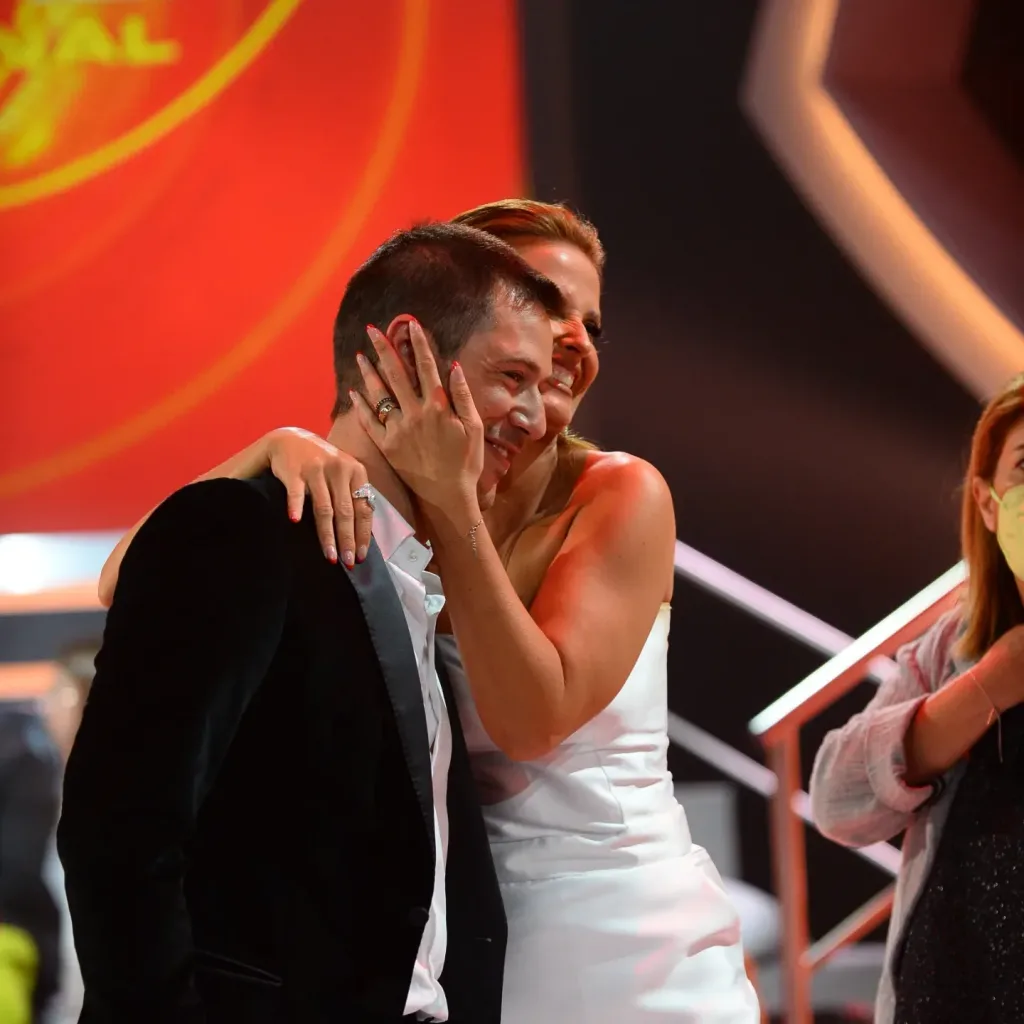 Bernardo Sousa venceu o Big Brother Famosos e quando lhe entregaram o cheque de 10 mil euros quis entregá-lo a Marie. Cristina Ferreira adiou o assunto.