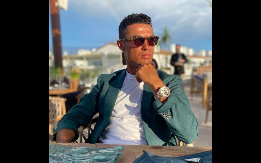 Cristiano Ronaldo tem um novo relógio exclusivo e de luxo! O acessório do craque português vale um milhão de euros. Veja as fotos.