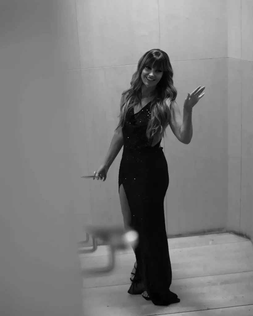 Cristina Ferreira supera expectativas com um visual provocante na apresentação da útlima gala do "Big Brother Famosos". A apresentadora usou um vestido ousado e uma franja artificial