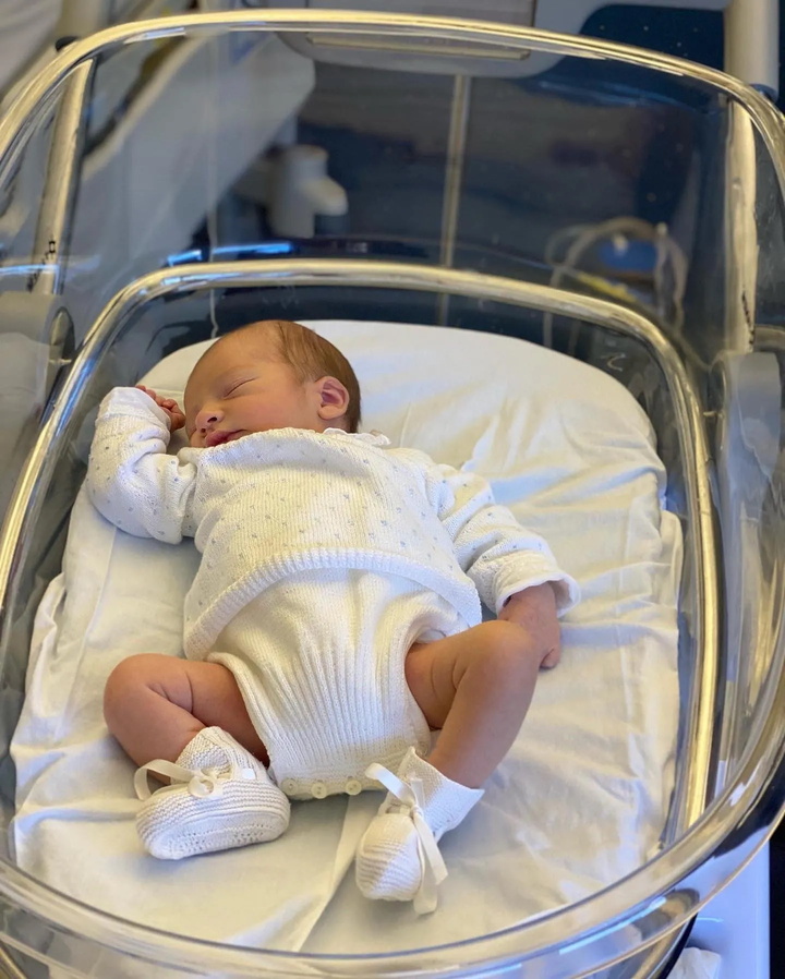 Inês Folque foi mãe pela segunda vez e já mostrou imagens do bebé. Francisco Xavier nasceu esta sexta-feira, 1 de abril.