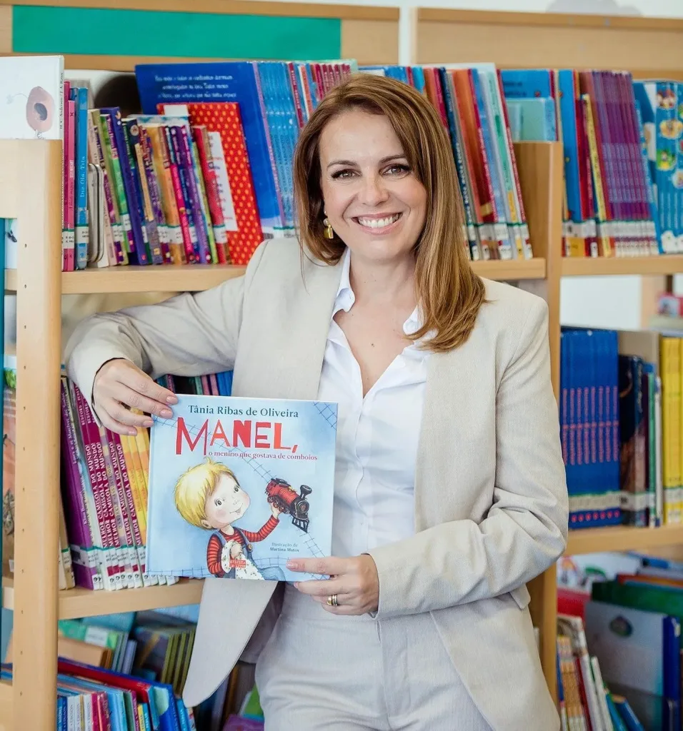 Tânia Ribas de Oliveira vai oferecer um exemplar do seu livro infantil a várias bibliotecas escolares em Portugal. A apresentadora garante: "estou mesmo feliz"