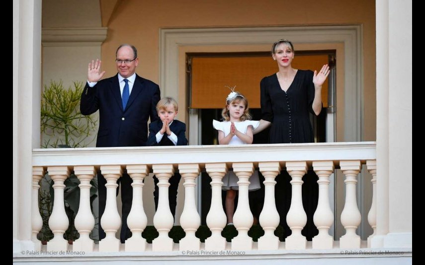 Charlene do Mónaco e a sua filha Gabriella marcaram presença na semana da moda em Monte Carlo. A mulher do príncipe Alberto esclareceu tudo sobre os rumores de uma separação.