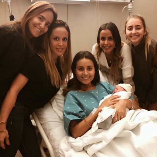 A família Patrocínio vai aumentar! Inês Patrocínio está grávida de quatro meses e foi a irmã, Carolina Patrocínio, que deu a novidade.