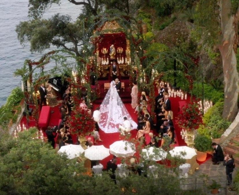 Kourtney Kardashian e Travis Barker Que luxo! Eis as fotos da cerimónia numa fortaleza em Itália