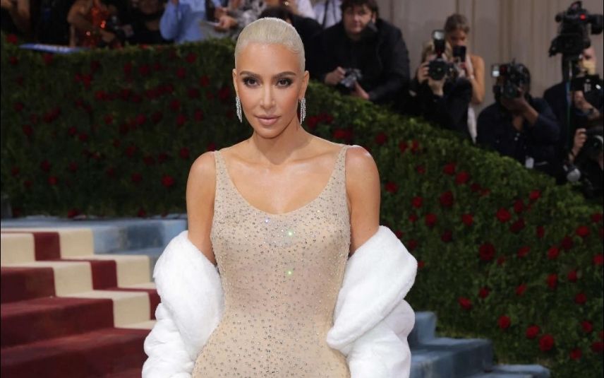 Kim Kardashian usou um vestido histórico de Marilyn Monroe na Met Gala. O look da socialite está a gerar muita controvérsia nas redes sociais.