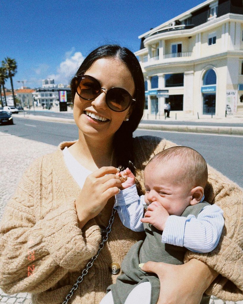 Sandra Silva com o filho bebé