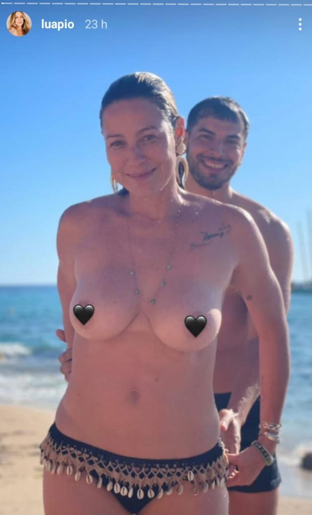 Luana Piovani mostrou-se em topless durante as suas férias em Ibiza, na companhia do namorado, Lucas Bittencourt.