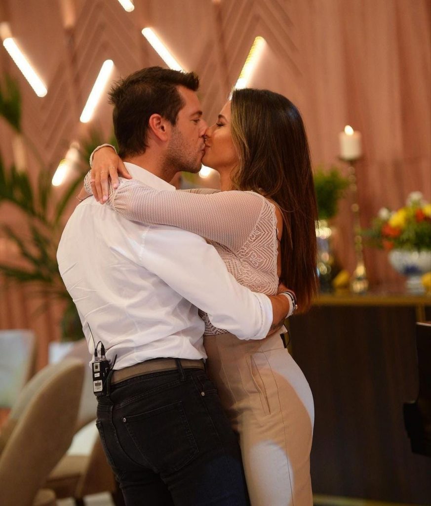 Bernardo Sousa e Bruna Gomes marcaram presença no Em Família, da TVI. O casal adiou a viagem romântica a Paris que tinham planeado e explica o motivo.