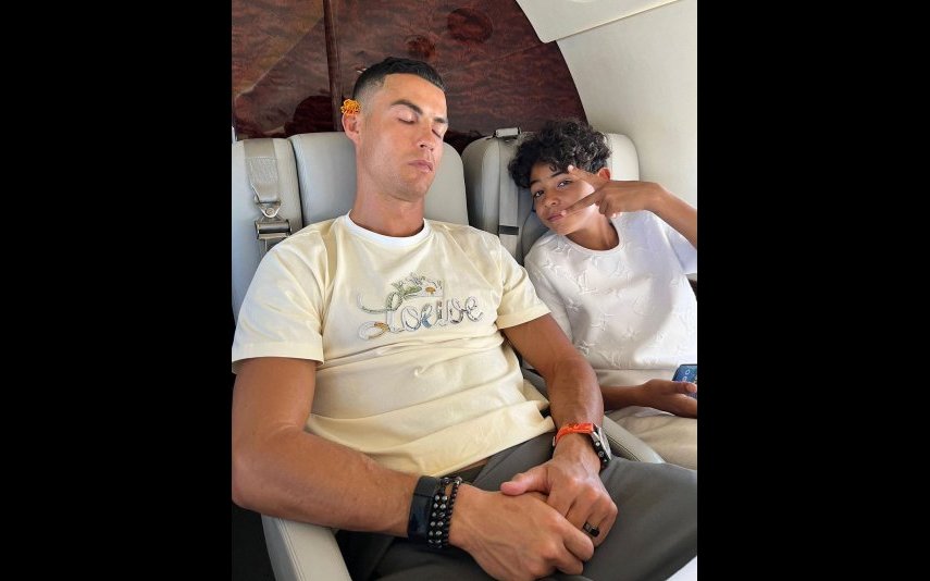 Cristiano Ronaldo e a família desfrutam de um iate avaliado em 6 milhões de euros em Palma de Maiorca.
