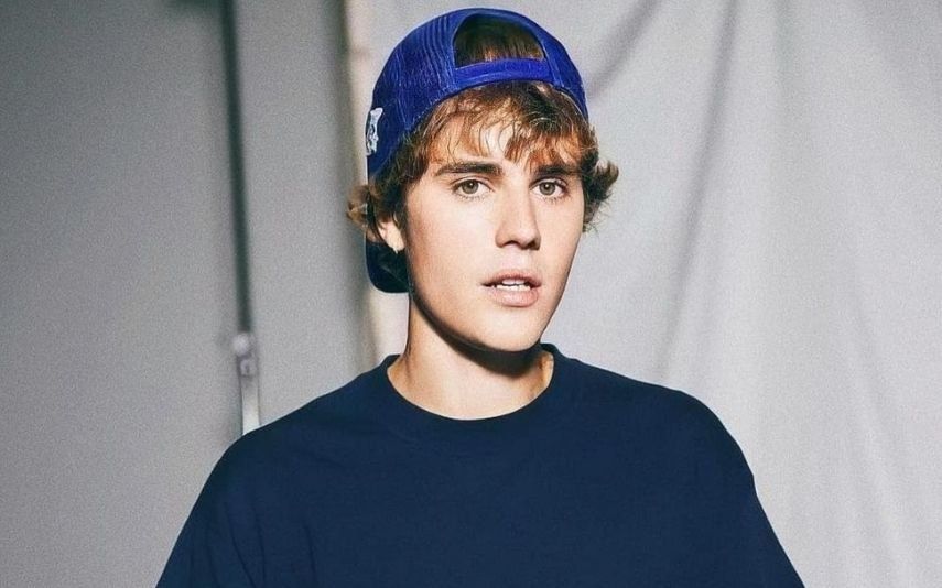 Justin Bieber revelou aos fãs que sofre de uma síndrome rara, conhecida como Ramsey Hunt. O cantor surgiu com metade do rosto paralisado e justificou o motivo de ter cancelado os seus concertos: "Eu não estou apto fisicamente para os fazer"