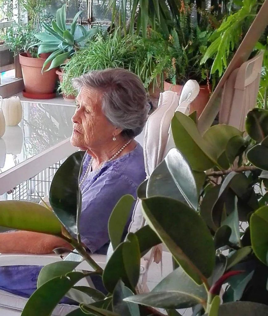 Mónica Jardim chora a morte da avó, anos 101 anos