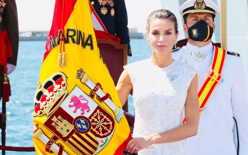 A rainha Letizia retomou a sua agenda oficial em Espanha e decidiu usar um look veranil que deixou a imprensa internacional rendida.