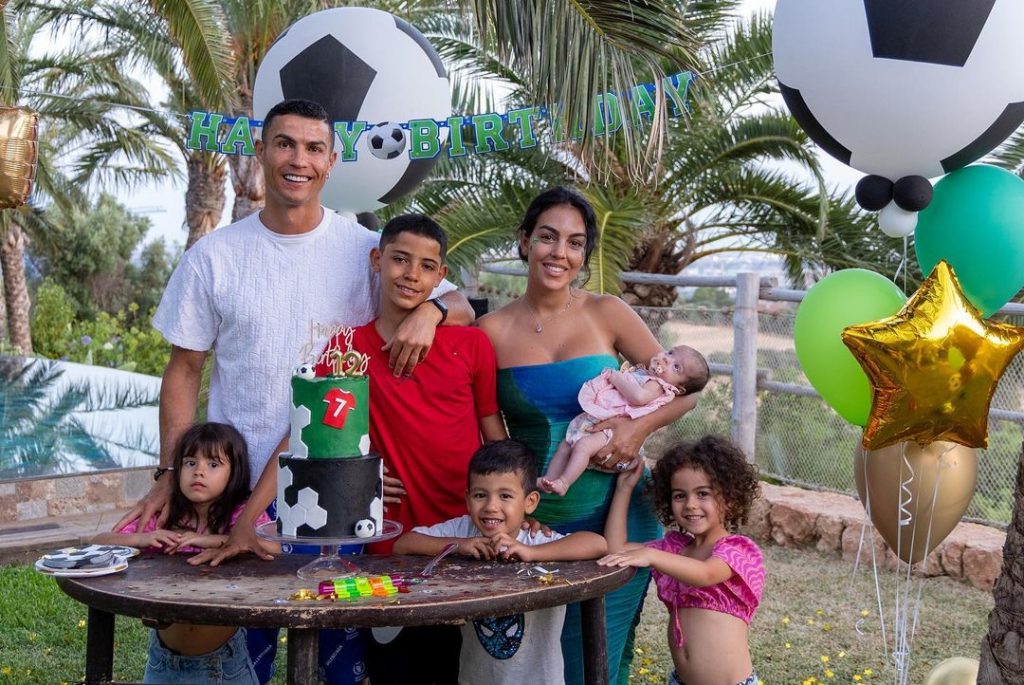 Cristiano Ronaldo e Georgina com os filhos