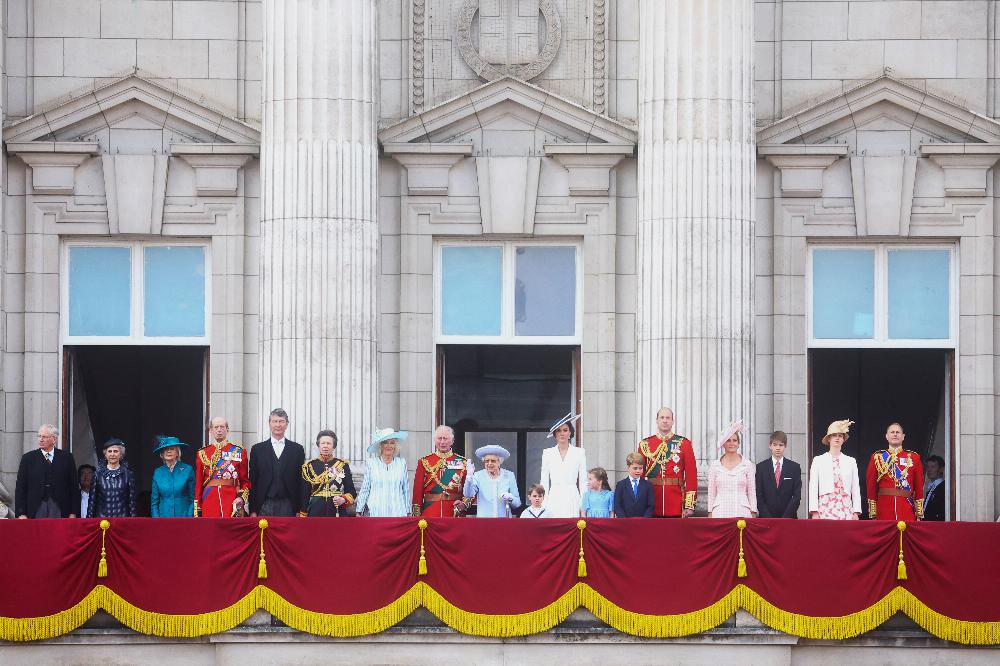 Isabel II juntou os membros ativos da família real na varanda do Palácio de Buckingham e mostrou-se sorridente