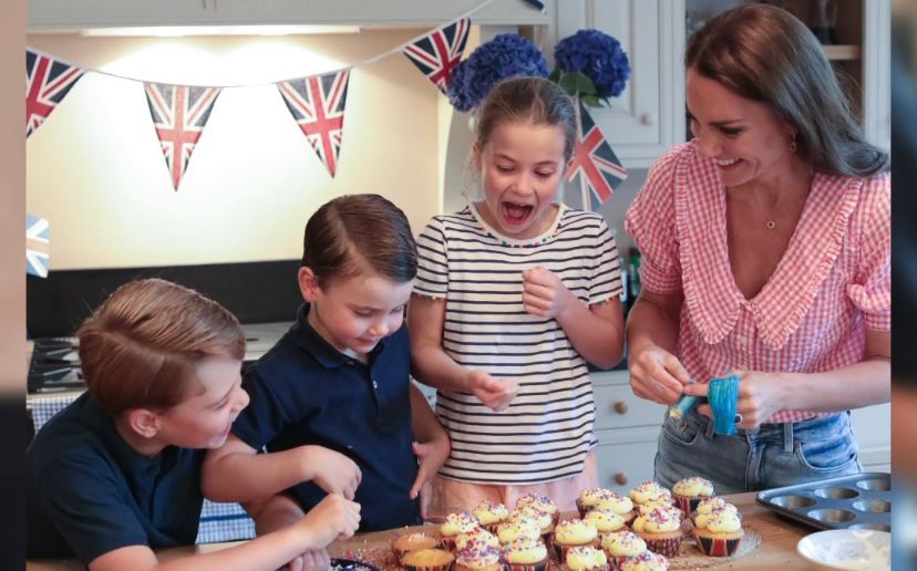 Kate Middleton derreteu os fãs  com um vídeo especial em que se mostra a fazer bolos com os filhos George, Charlotte e Louis.