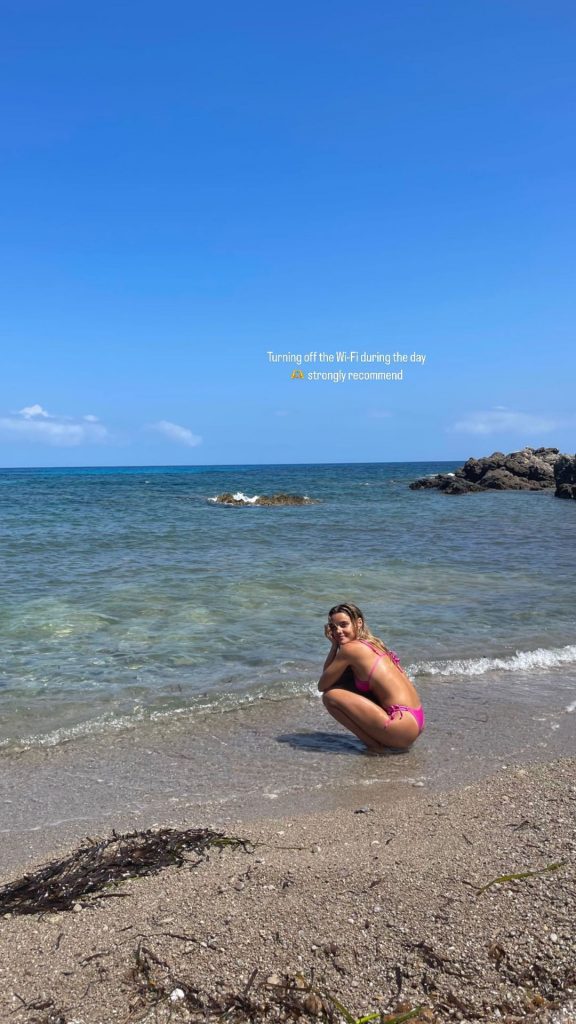 Kelly Bailey e Lourenço Ortigão têm partilhado fotos das férias nas Baleares. As curvas de sonho da atriz não passaram despercebidas.
