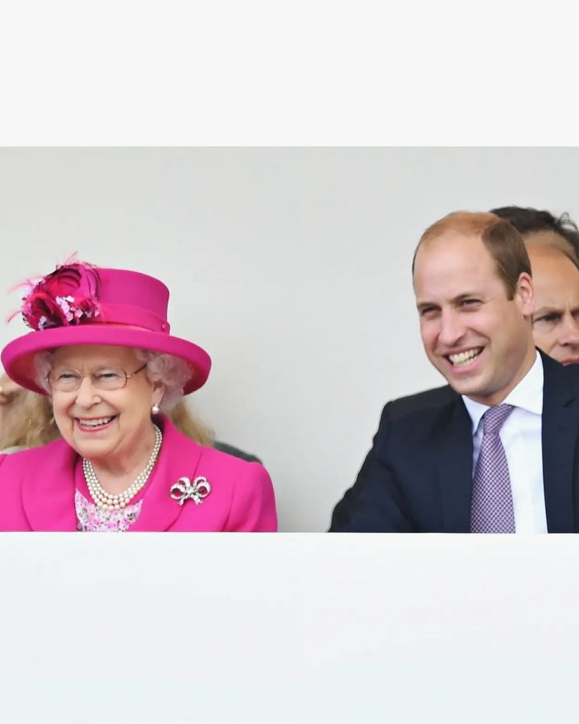 O príncipe William celebra esta terça-feira, 21 de junho, 40 anos! O pai, Príncipe Carlos e a avó paterna, rainha Isabel II partilharam fotos inéditas da evolução do duque de Cambridge