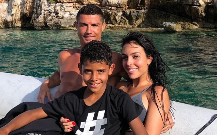 Cristiano Ronaldo com o filho Cristianinho e Georgina Rodríguez