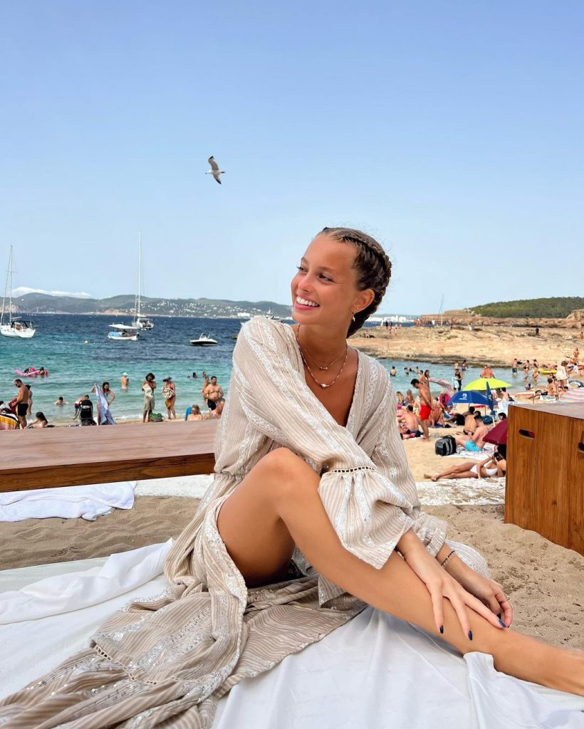 Margarida Corceiro rumou a Ibiza para descansar uns dias. O namorado, João Félix, brincou com um pormenor numa das fotografias partilhadas pela atriz.