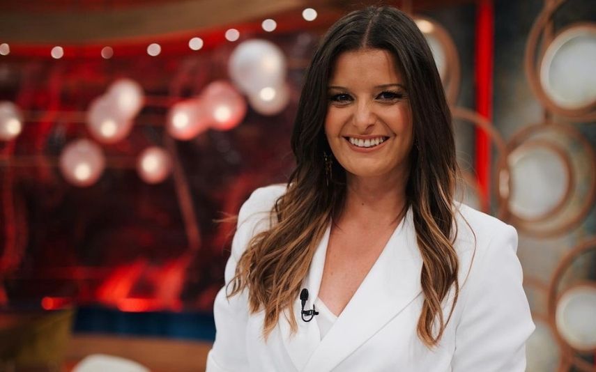 Maria Botelho Moniz foi a escolha da TVI para assumir o programa de Manuel Luís Goucha durante as férias do apresentador. Na sua estreia recebeu um forte aplauso dos espectadores.