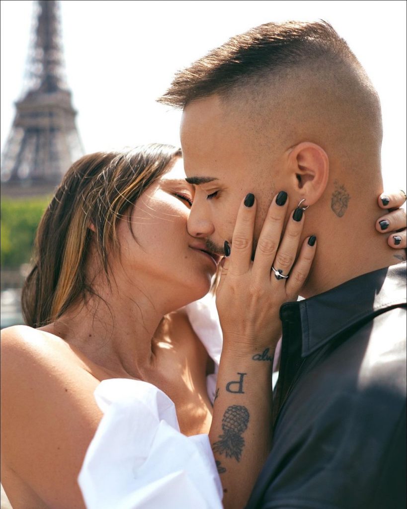Mel Jordão foi pedida em casamento, em Paris, a 14 de junho deste ano. Agora, esta sexta-feira, 1 de julho, revelou alguns pormenores sobre a cerimónia. "Estamos super felizes" garante a noiva de Diogo Piçarra.