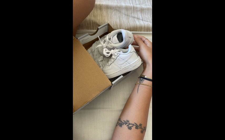 Bruna Gomes partilhou uma fotografia de um par de sapatos de bebé que está a deixar os fãs em êxtase com a hipótese de uma gravidez.