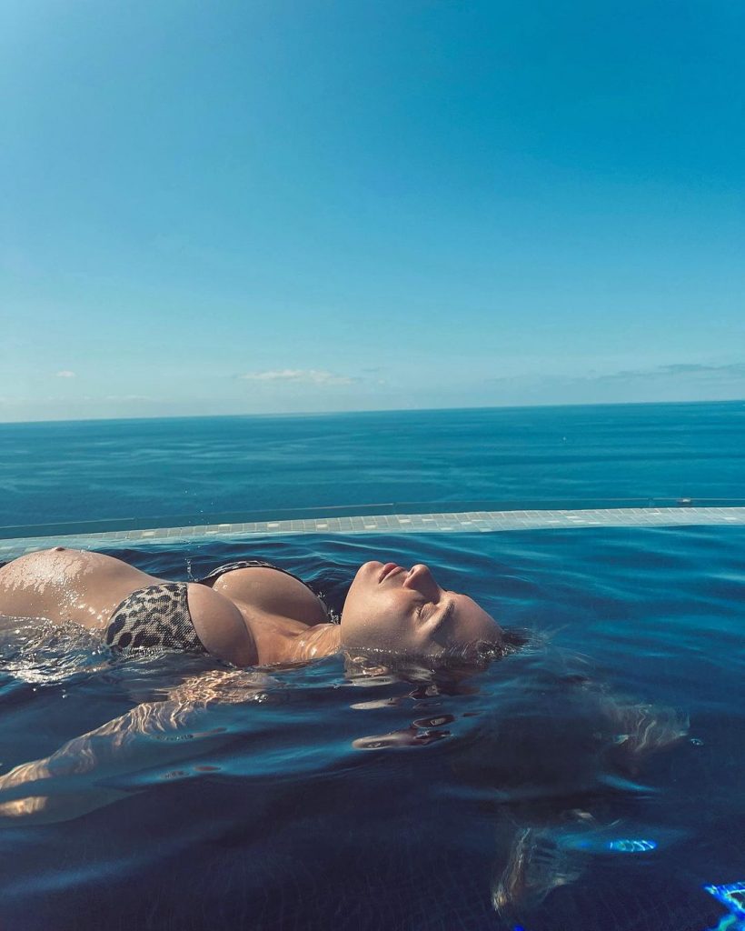 Filipa Nascimento está a desfrutar de umas férias no Funchal, Madeira, com o marido Duarte Gomes.