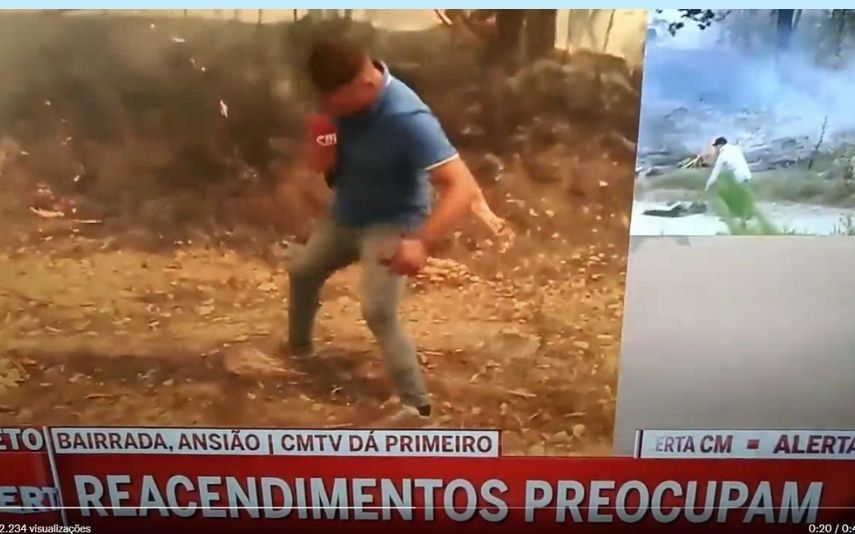 Um repórter da CMTV estava a fazer o ponto de situação de um incêndio na aldeia da Bairrada, em Ansião e tentou ‘apagá-lo' com os pés. O vídeo já se tornou viral.