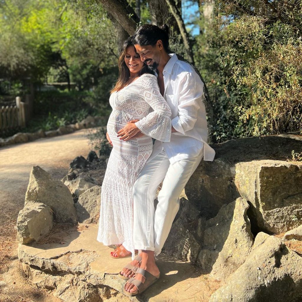 Diana Baía Pinto anunciou que está à espera do segundo filho. A mãe, Carla Baía, fica assim com um papel duplo: vai ser mãe e avó ao mesmo tempo.