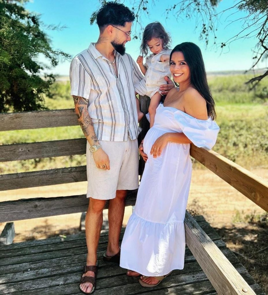 Diana Baía Pinto anunciou que está à espera do segundo filho. A mãe, Carla Baía, fica assim com um papel duplo: vai ser mãe e avó ao mesmo tempo.