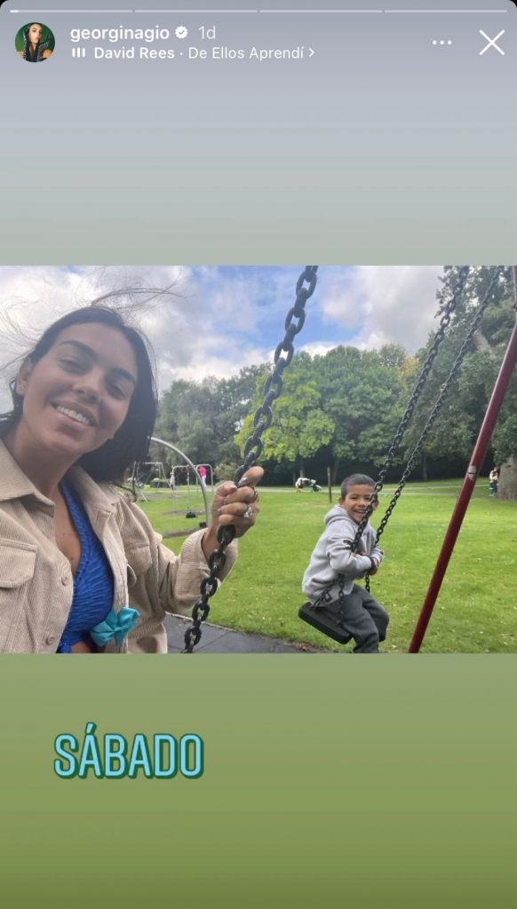 Georgina Rodríguez diverte-se no parque com os filhos