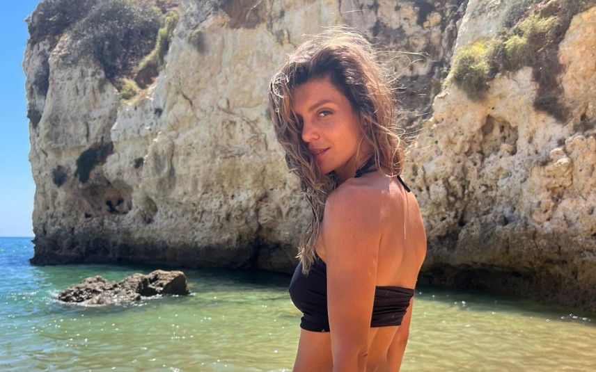Andreia Rodrigues partilhou algumas fotografias das férias no Algarve. A apresentadora fez subir a temperatura em biquíni.