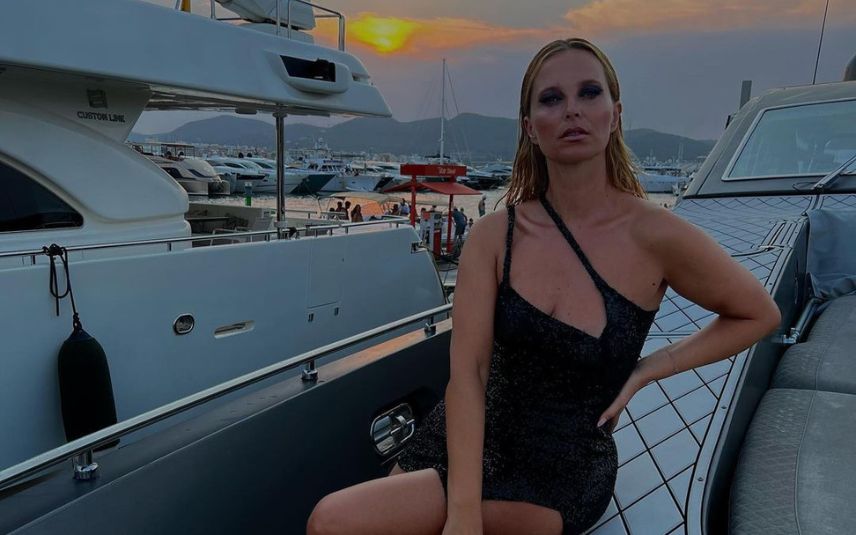 Cristina Ferreira deixou todos a suspirar com o minivestido de lantejoulas que usou para sair à noite em Ibiza. Veja as fotos da apresentadora.