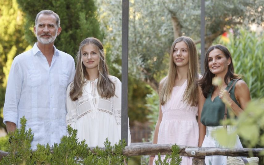 Os reis Felipe VI e Letizia já estão de férias em Palma de Maiorca com as filhas, a princesa Leonor e a infanta Sofía.