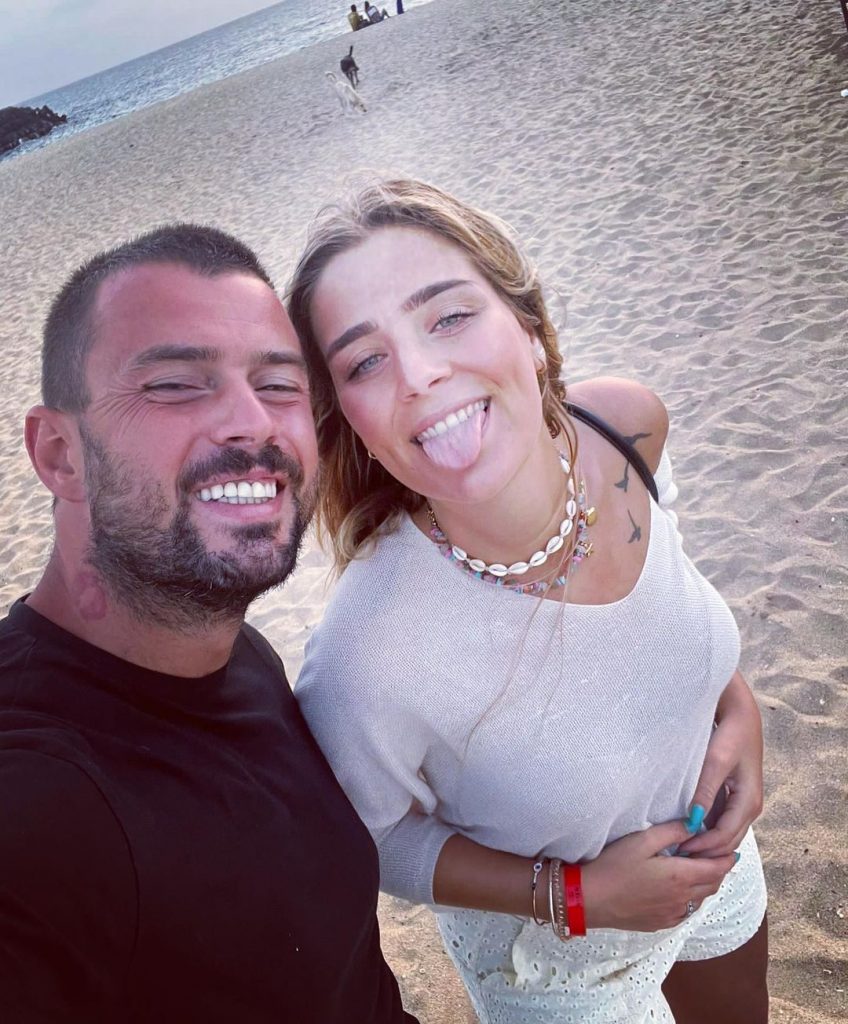 Marco Costa e Carolina Pinto estão a desfrutar de uns dias em Cabo Verde. O casal, que espera o primeiro filho em comum, tem partilhado várias declarações de amor.