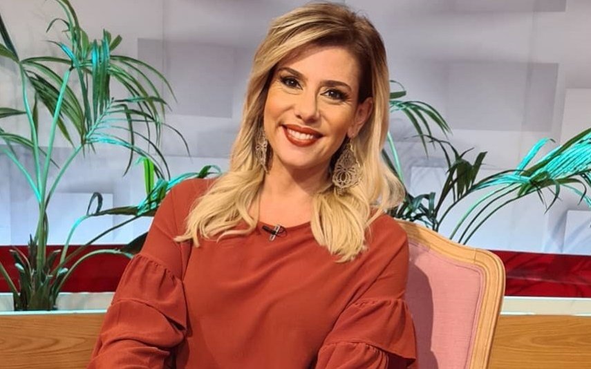 Mónica Sintra substituiu Luciana Abreu e esteve ao lado de Emanuel no Camião da SIC, no último domingo. Os fãs apelam: "Volta mais vezes"