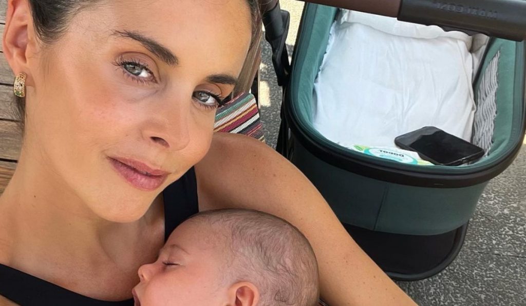 Catarina Gouveia foi mãe há cinco meses e confidenciou aos fãs algumas dicas preciosas de maternidade, que resultam com a filha Esperança.