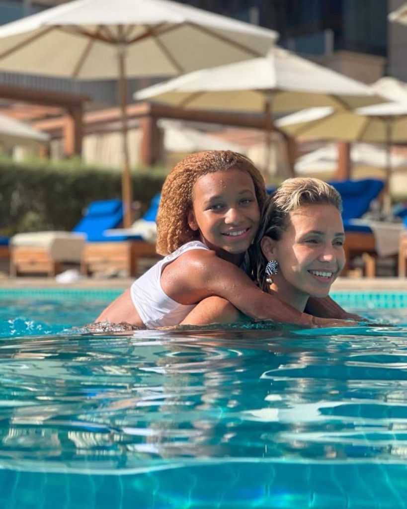 Luciana Abreu está a aproveitar uns dias de férias no Dubai e fez-se acompanhar pelas filhas, Lyonce, de 11 anos, e Lyannii, de 10 e pelo namorado! Ora veja!