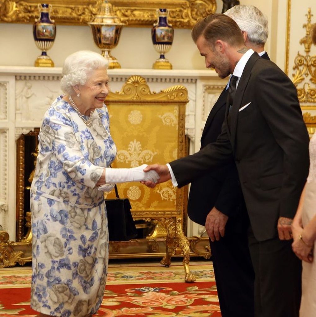 David Beckham com a rainha Isabel II